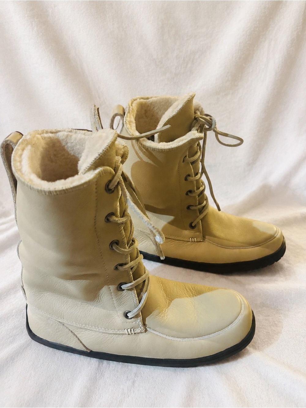 Manitobah Mukluks Cream Suede Faux-Fur Lined Winter Boots Women’s Size 9